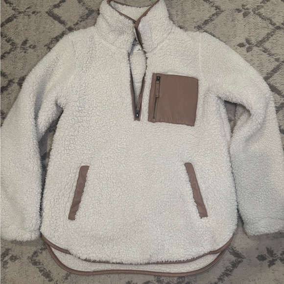 Abercrombie & Fitch Jackets & Blazers - Abercrombie & Fitch softAF Sherpa half-zip